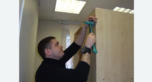 Разборка и сборка мебели в офисе. Обь